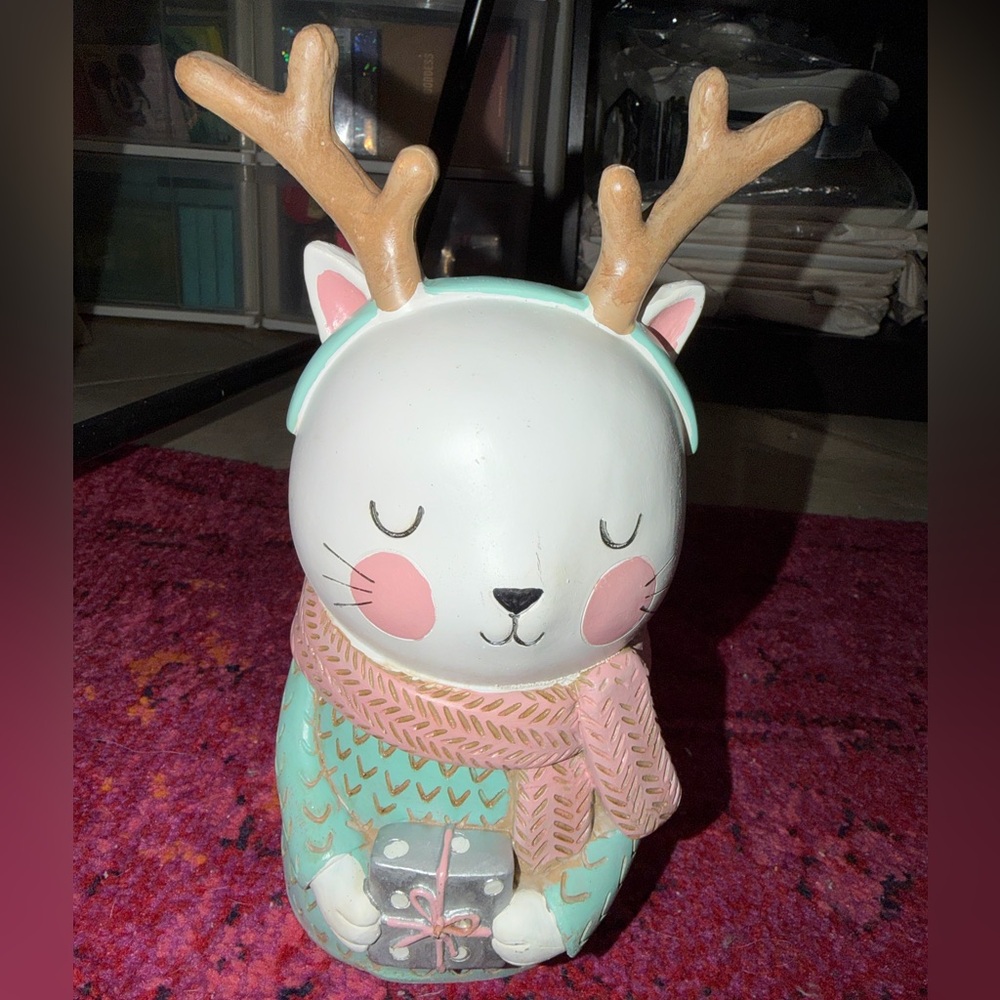 Christmas Reindeer with Christma 🦌 Holiday Resin Figurine, statue NEW